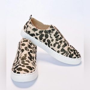 Leopard print slip on shoes Women’s Size 8